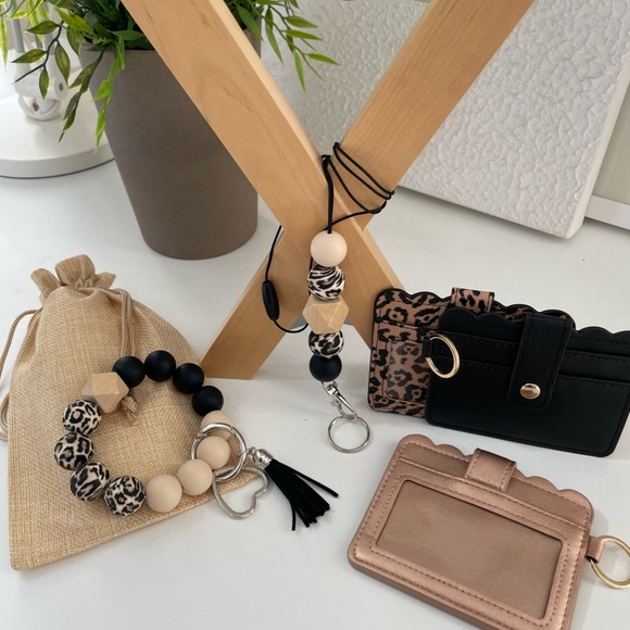 Bracelet Keychain Silicone Wood Beads/Lanyard Teacher Badge Holder Gift Set - Picture 5 of 7